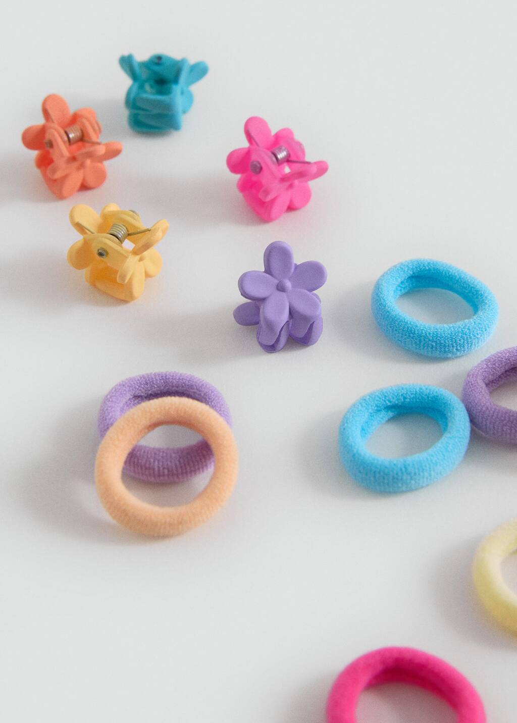 Mango Pack Of Hairpins And Hair Bands Pink