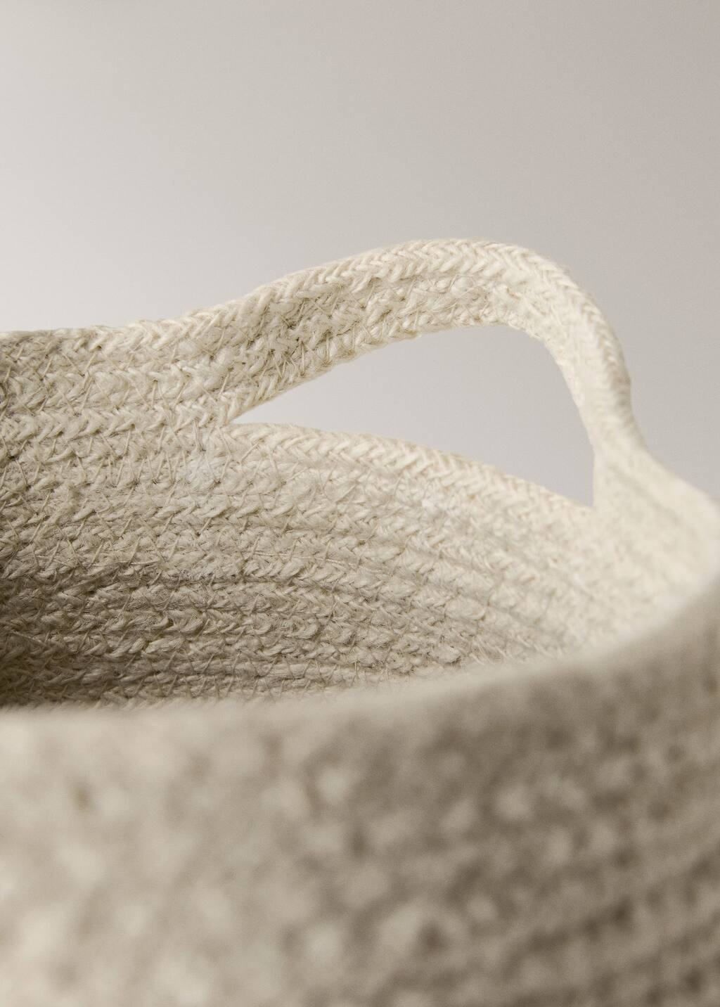 Medium jute basket with stripes
