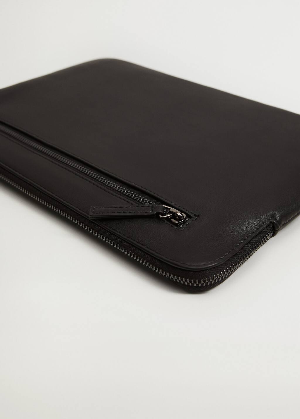 Mango Leather-effect laptop case 2 Mango Leather-effect laptop case 3