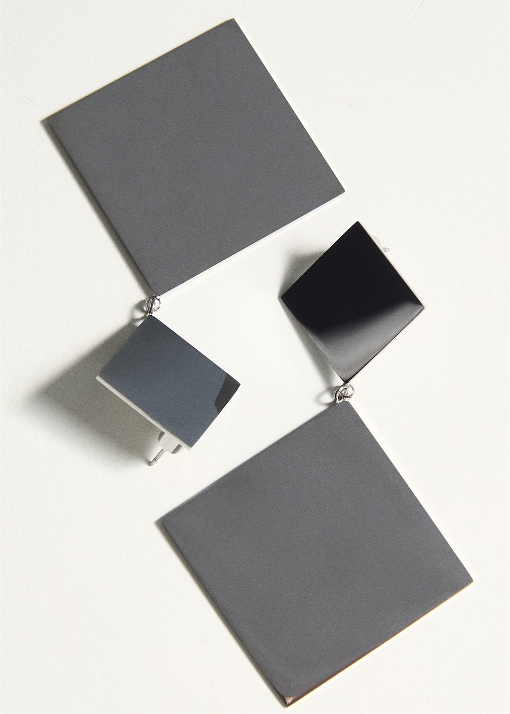 Geometric pendant earrings