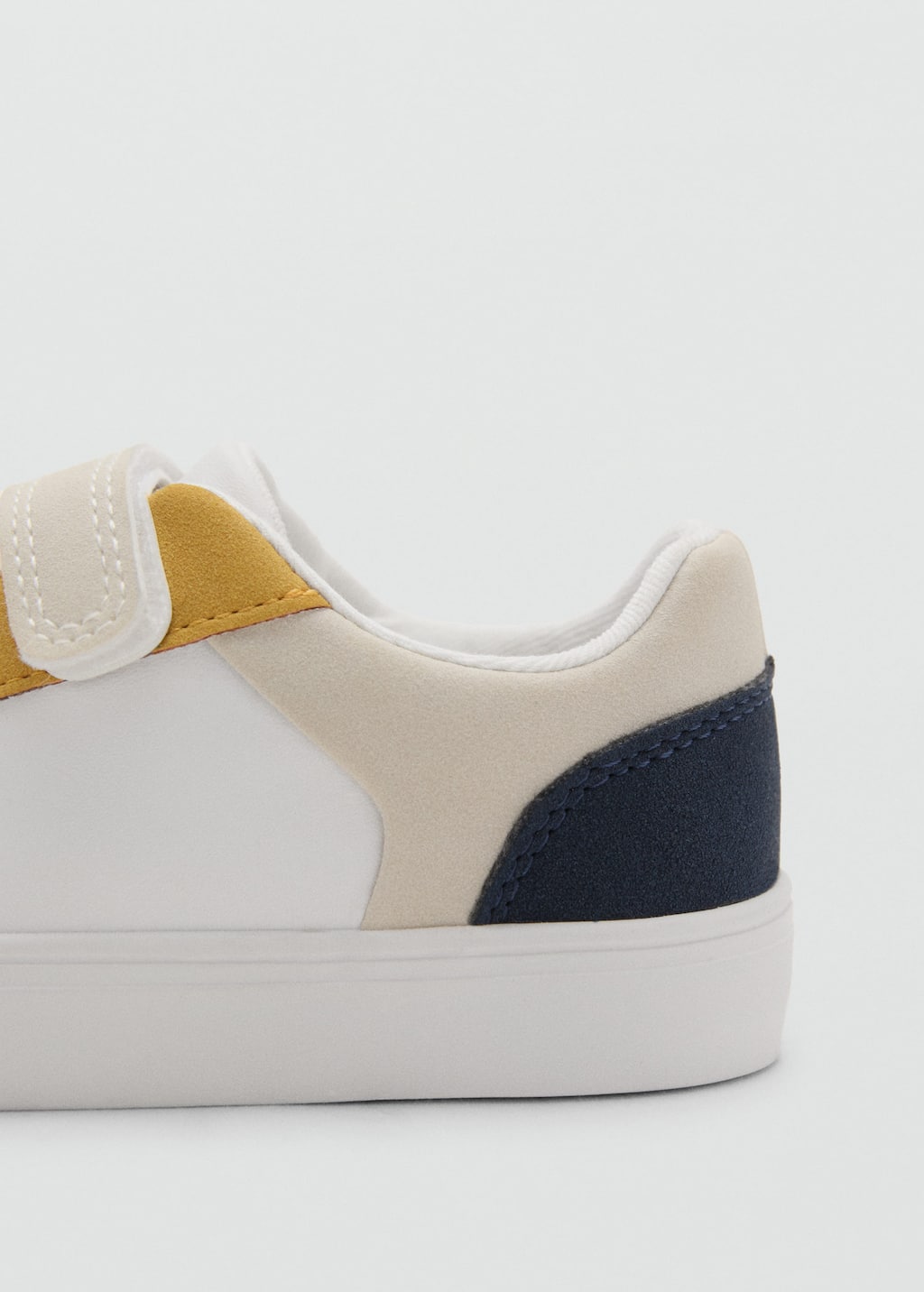 Velcro fastening straps sneakers