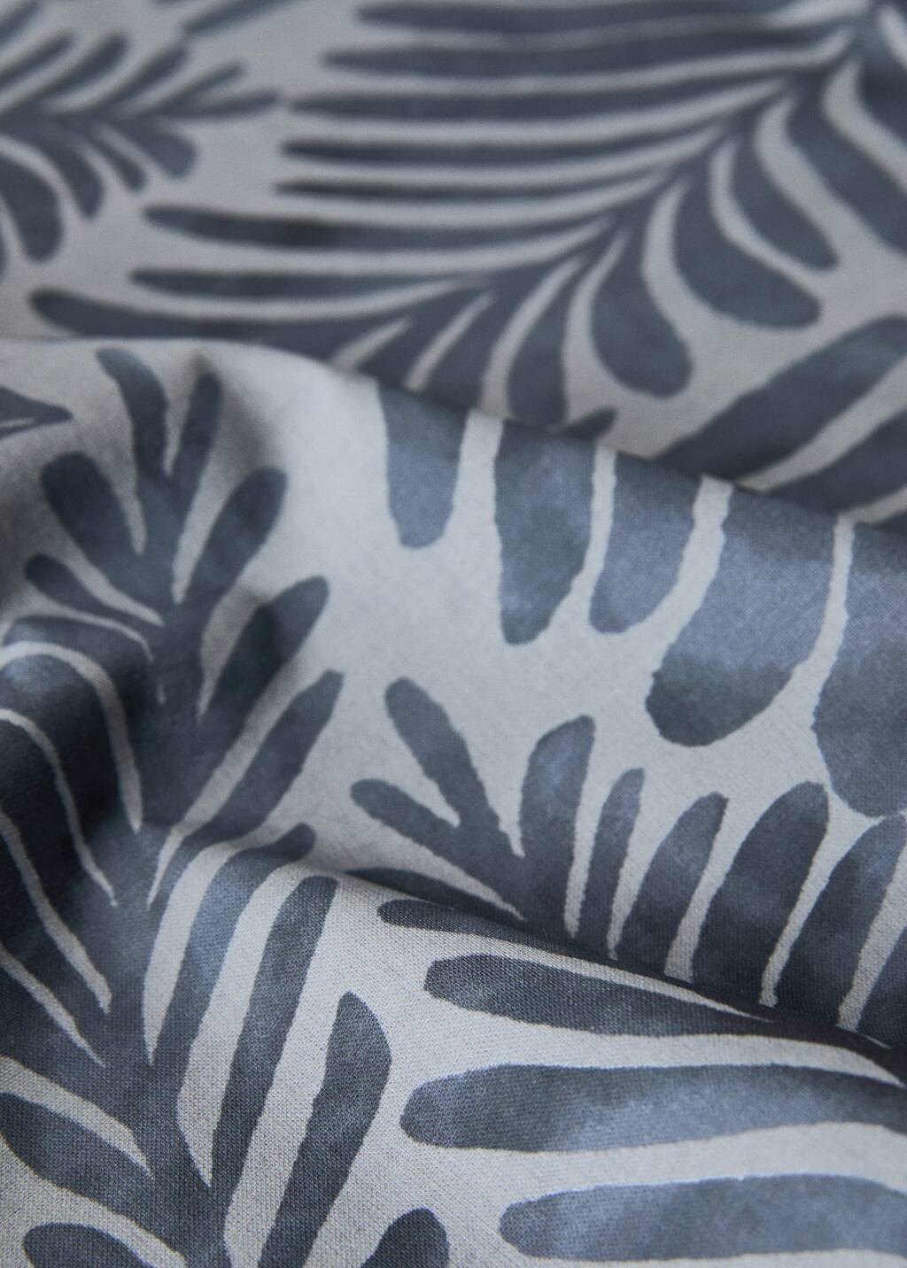 Cotton canvas tablecloth with leaf print for 2 to 4 diners