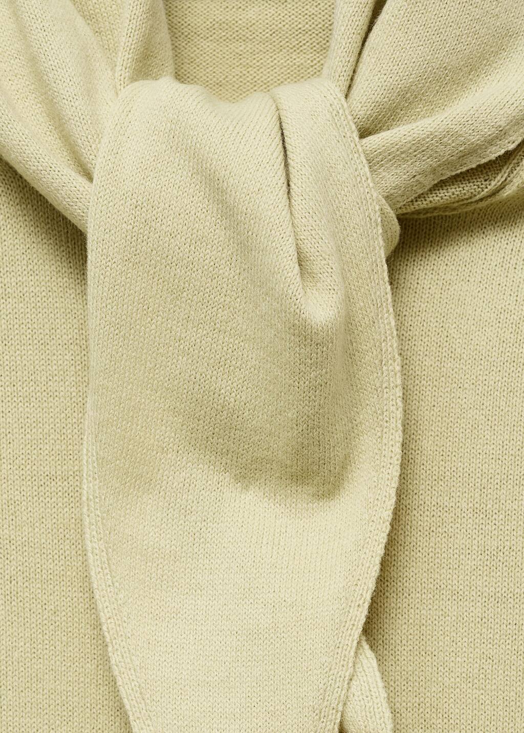 Short-sleeved sweater with scarf