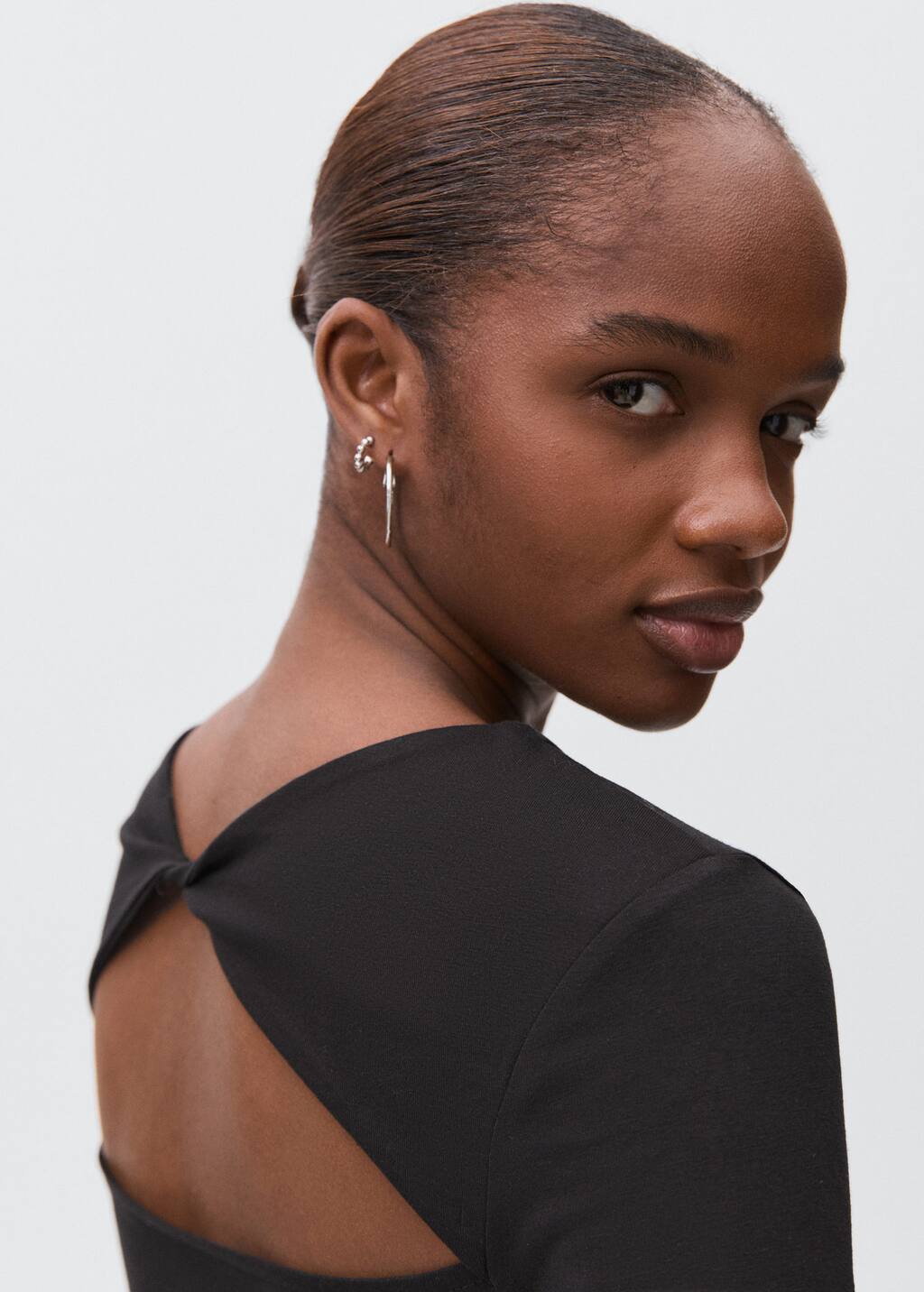 T-shirt with open back