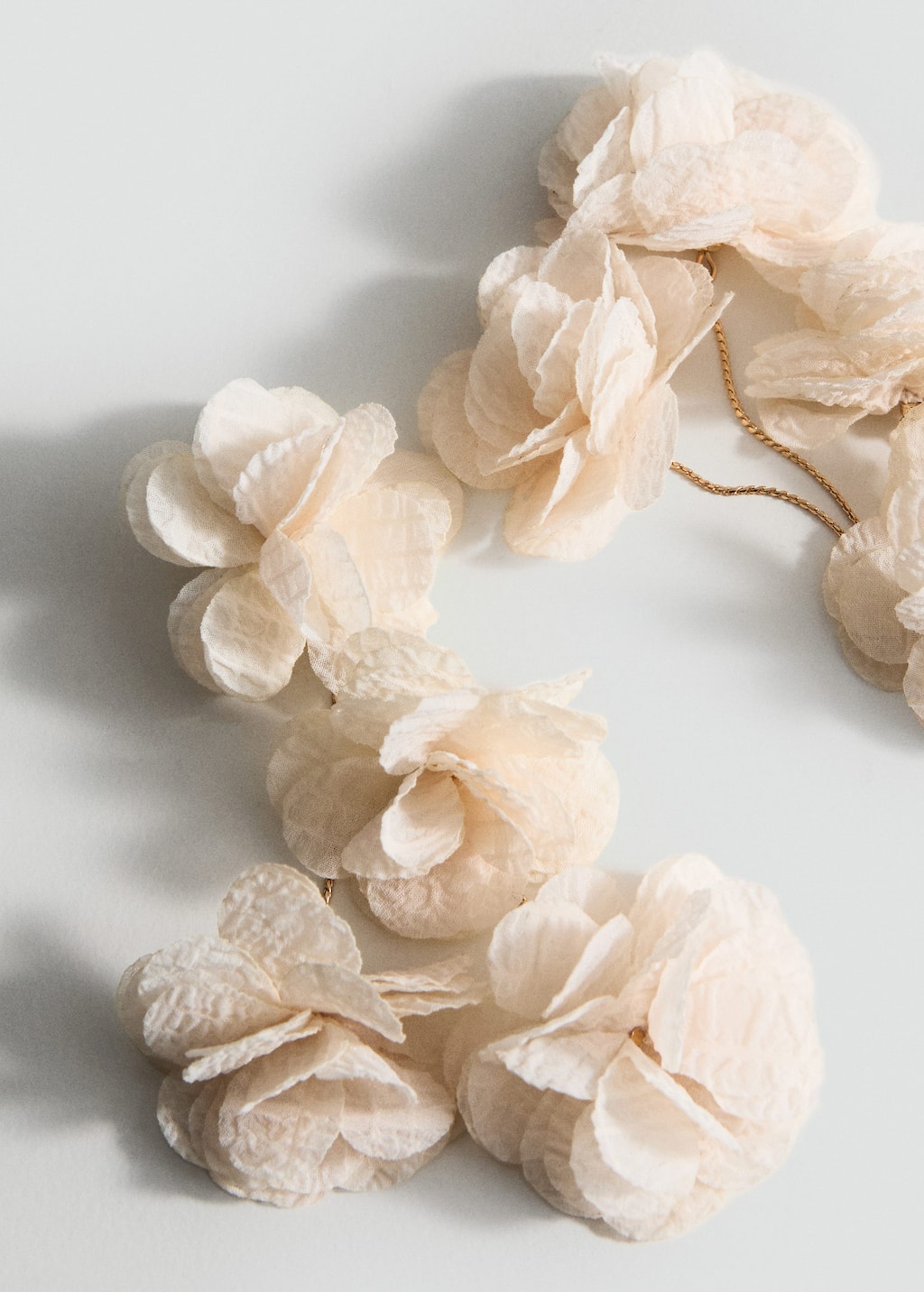 Mango Boucles D'oreilles Fleurs Texturées Beige - Femme - Taille Unique -
