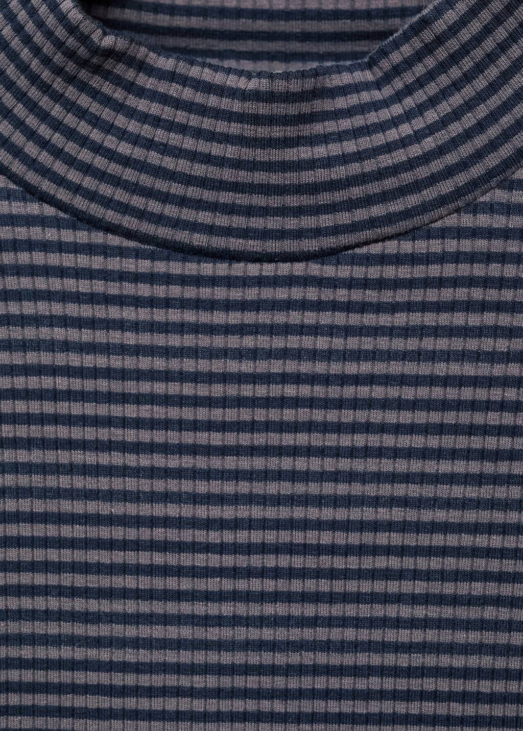 Scalloped hem striped t-shirt