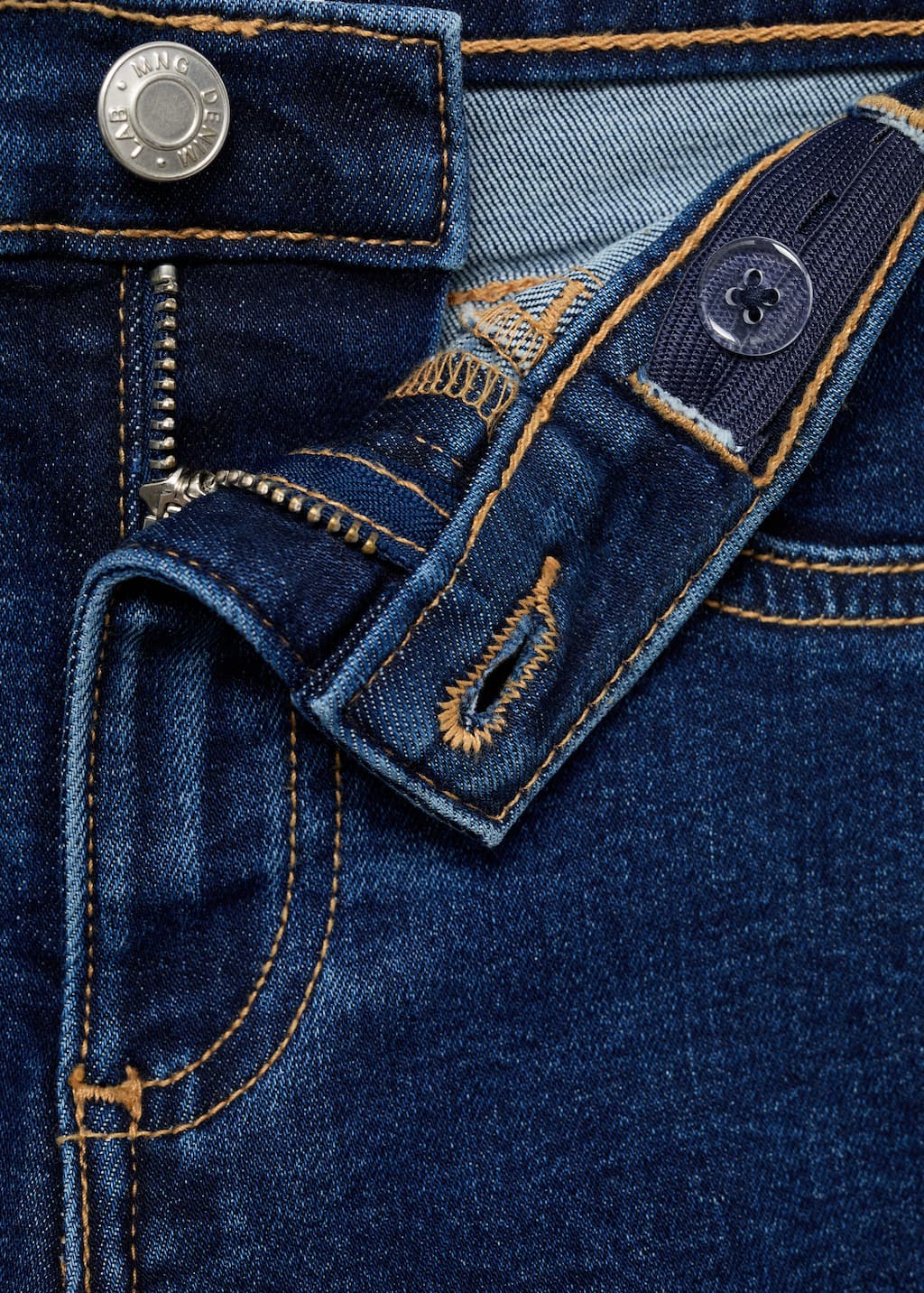 Frayed low-rise skinny jeans