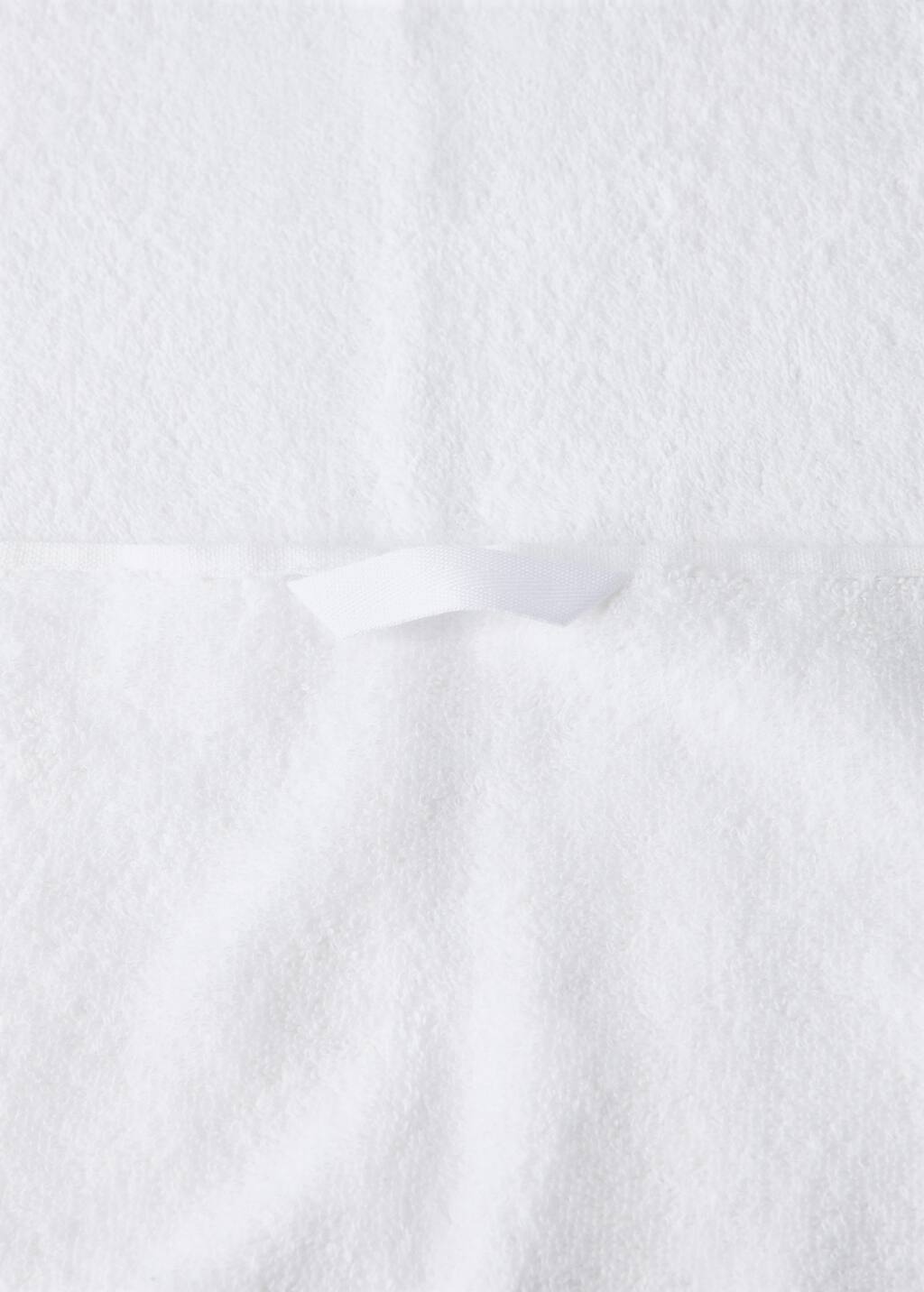 Children's bath towel with embroidered stars