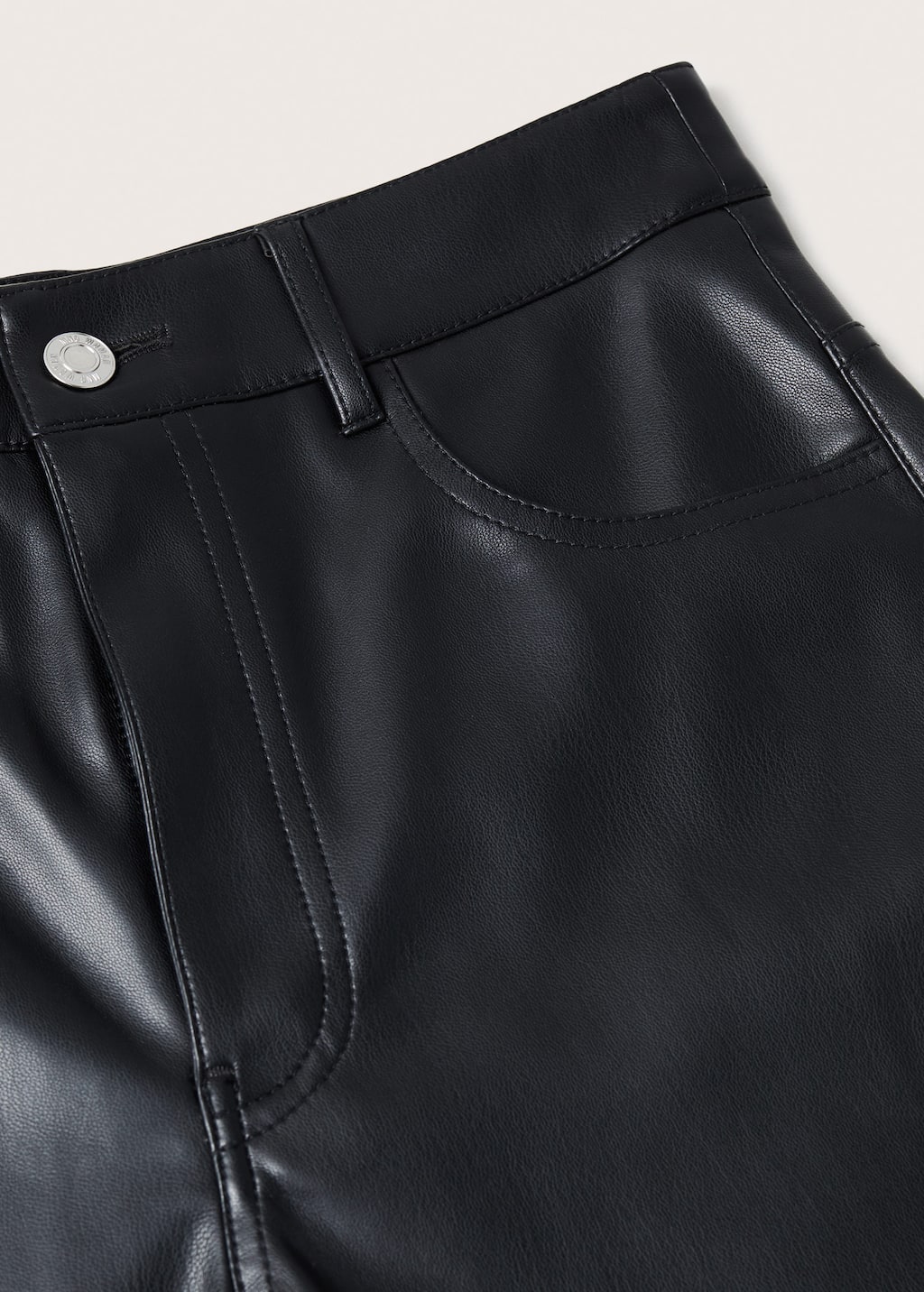 Pantalones de cuero (Zara, Mango y otras tiendas): ¿A qué precios puedes  encontrarlos? - Tendenzias.com