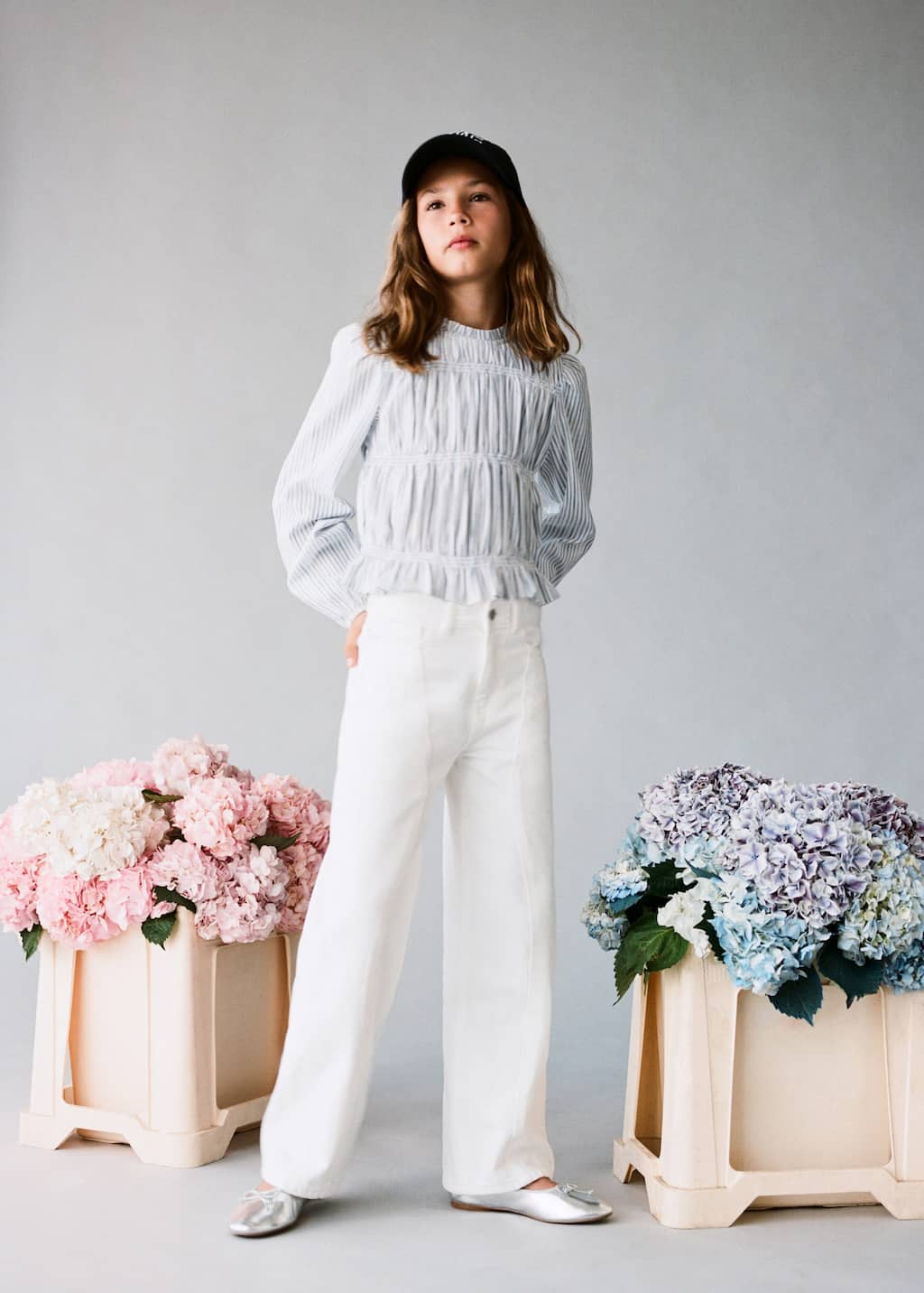 Wide leg jeans with seam detail