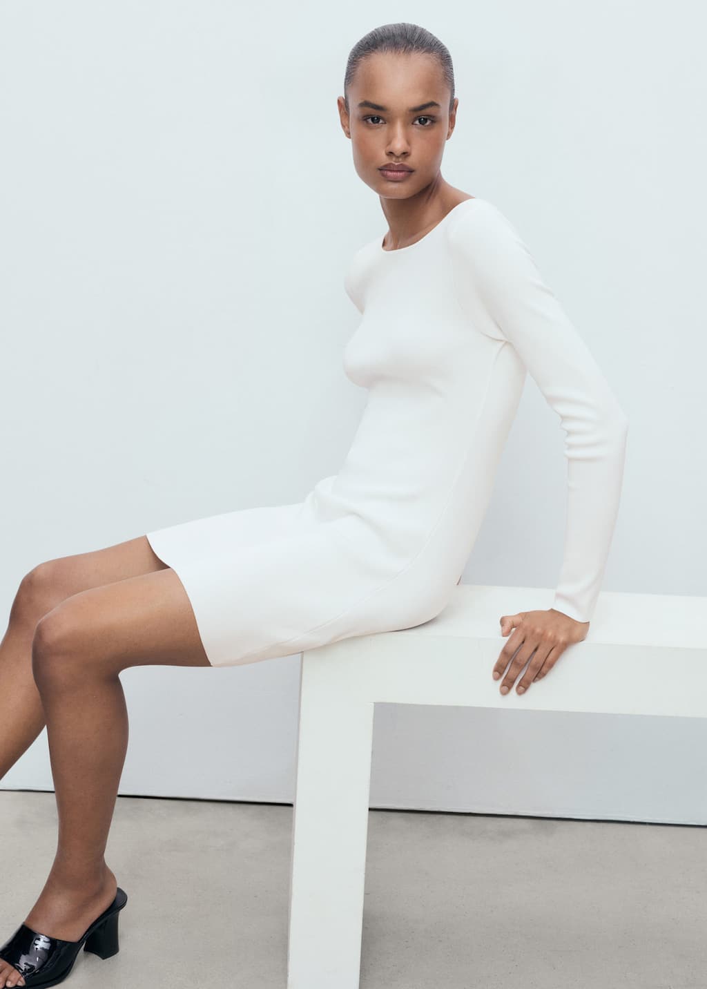 Open-back knitted dress