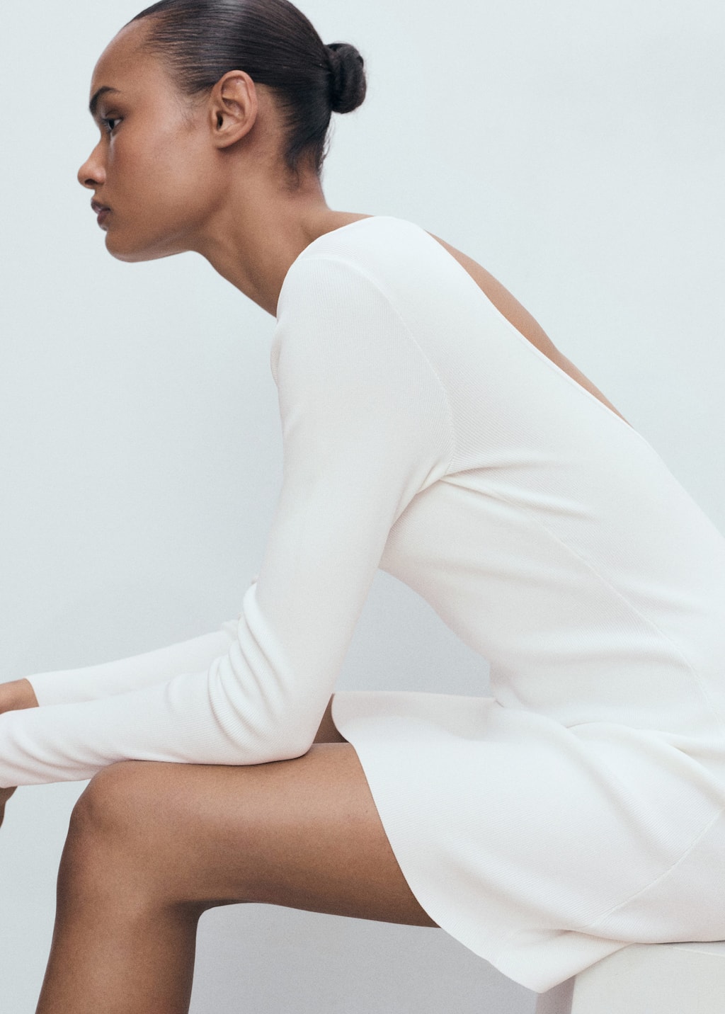 Open-back knitted dress