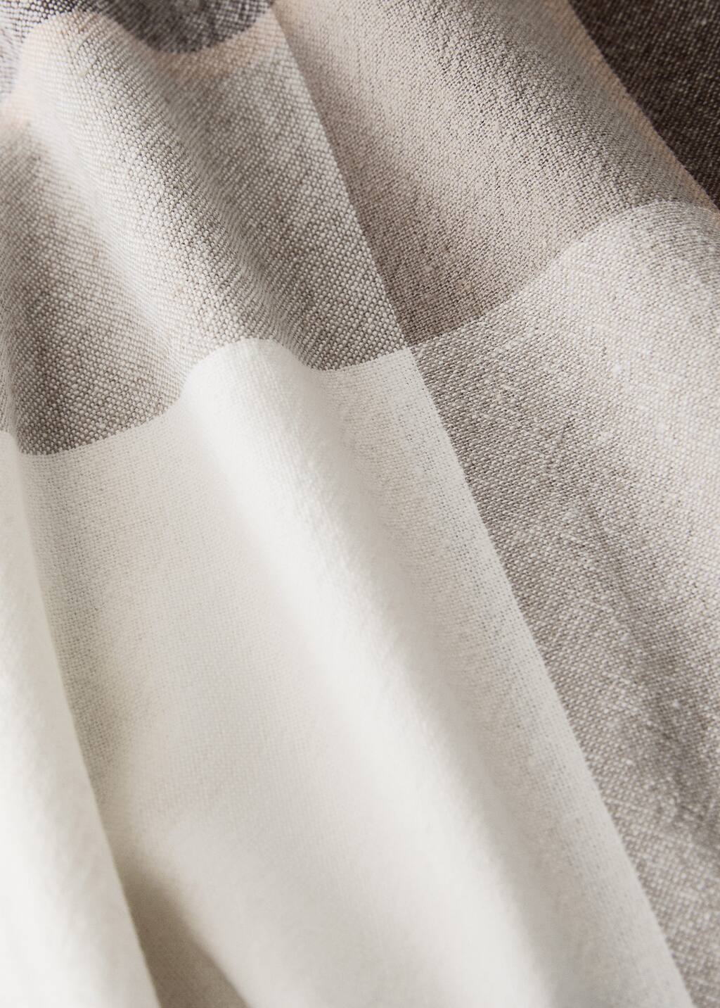 Cotton linen checked tablecloth for 2 to 4 diners