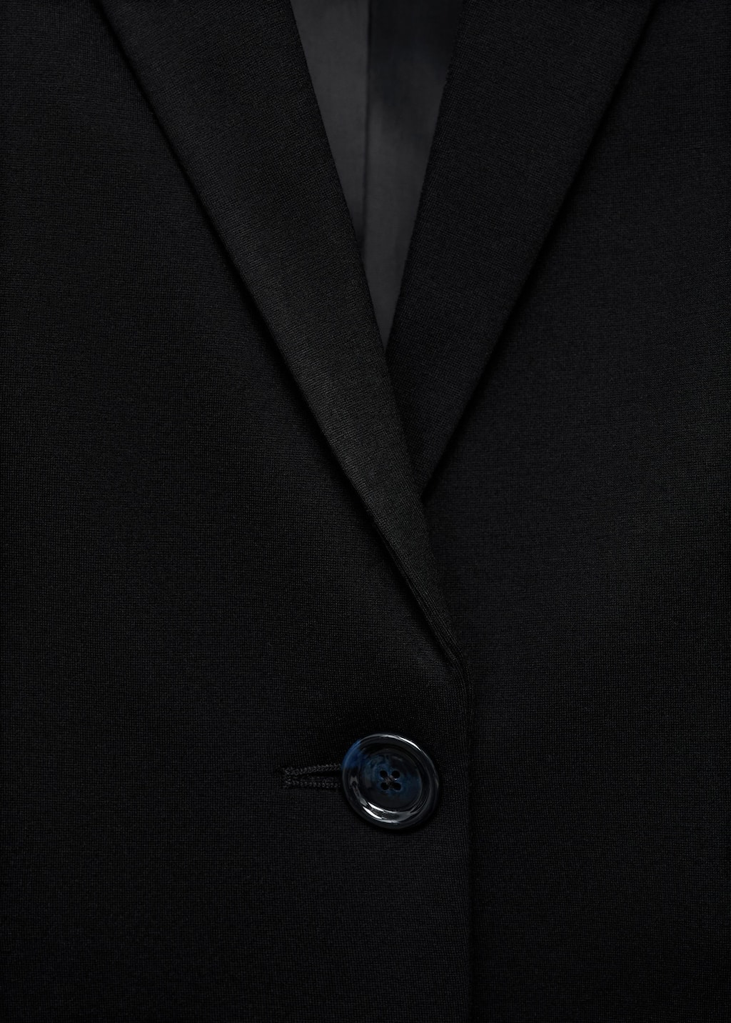 Fitted suit jacket