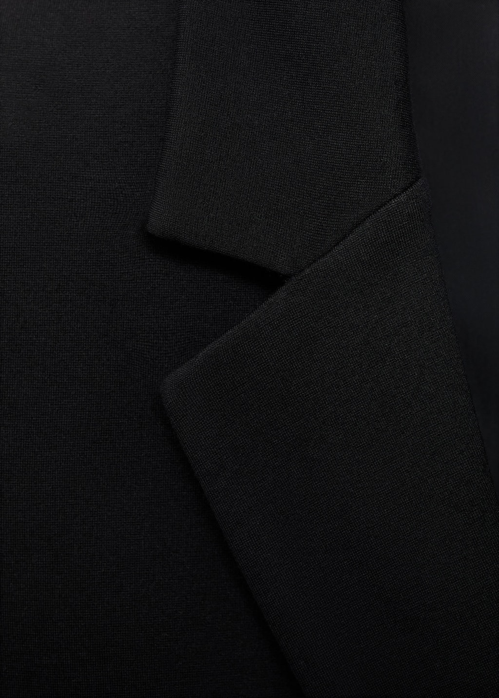 Fitted suit jacket