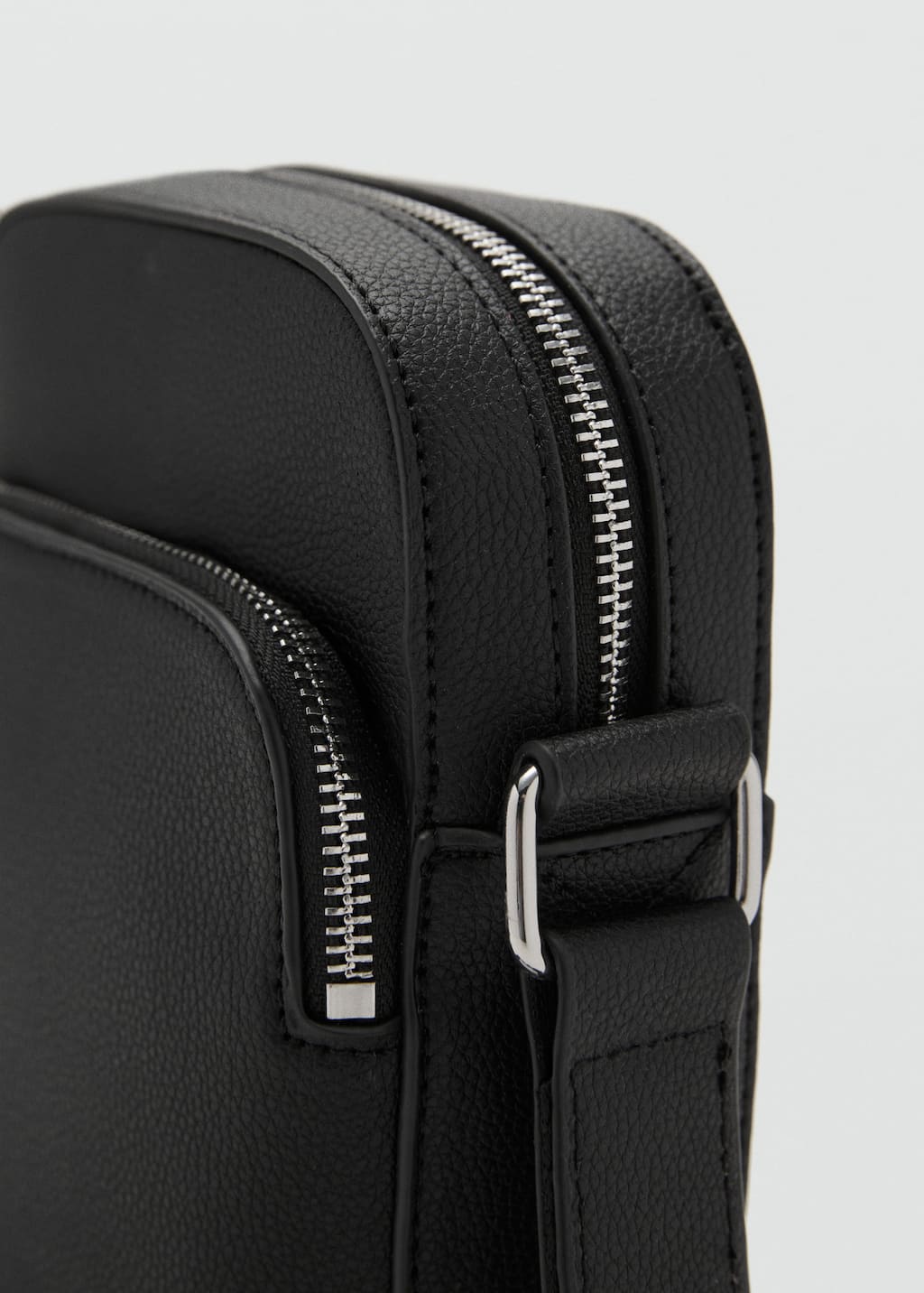 Patent leather-effect shoulder bag