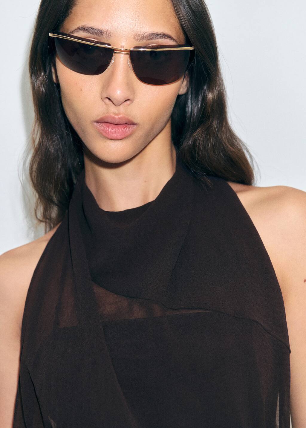 Puffy dress with draped neck