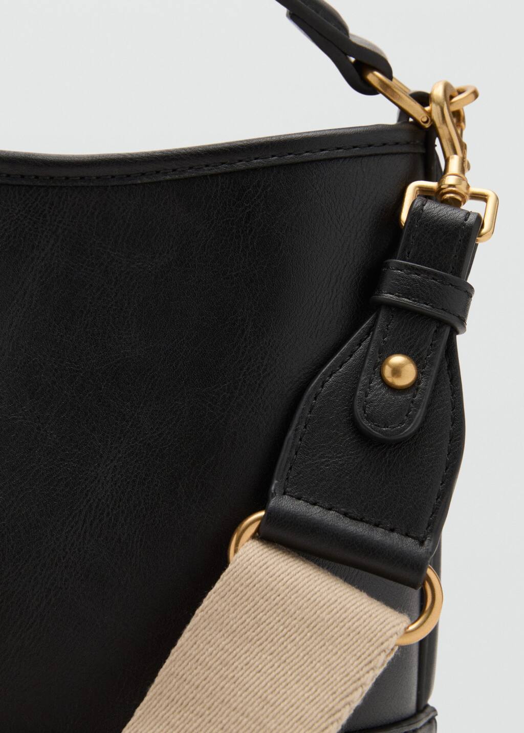 Small bucket bag