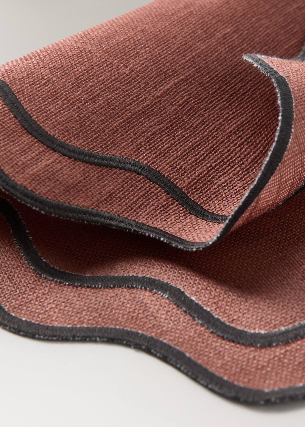 Cotton resin-coated wave placemat