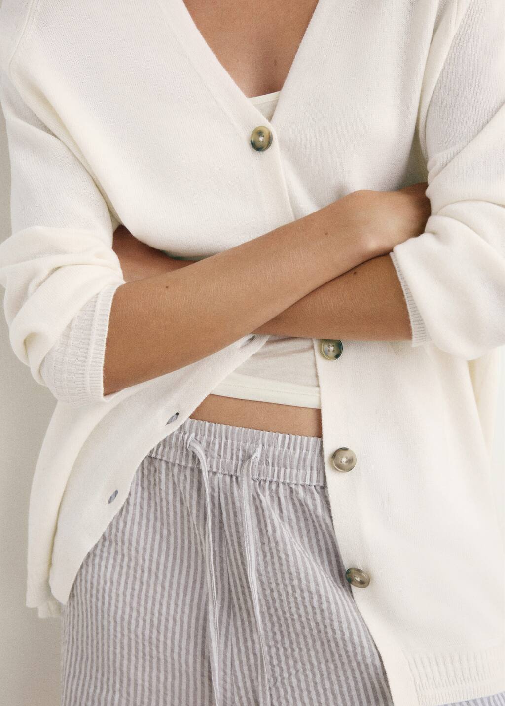 Buttoned wool cardigan