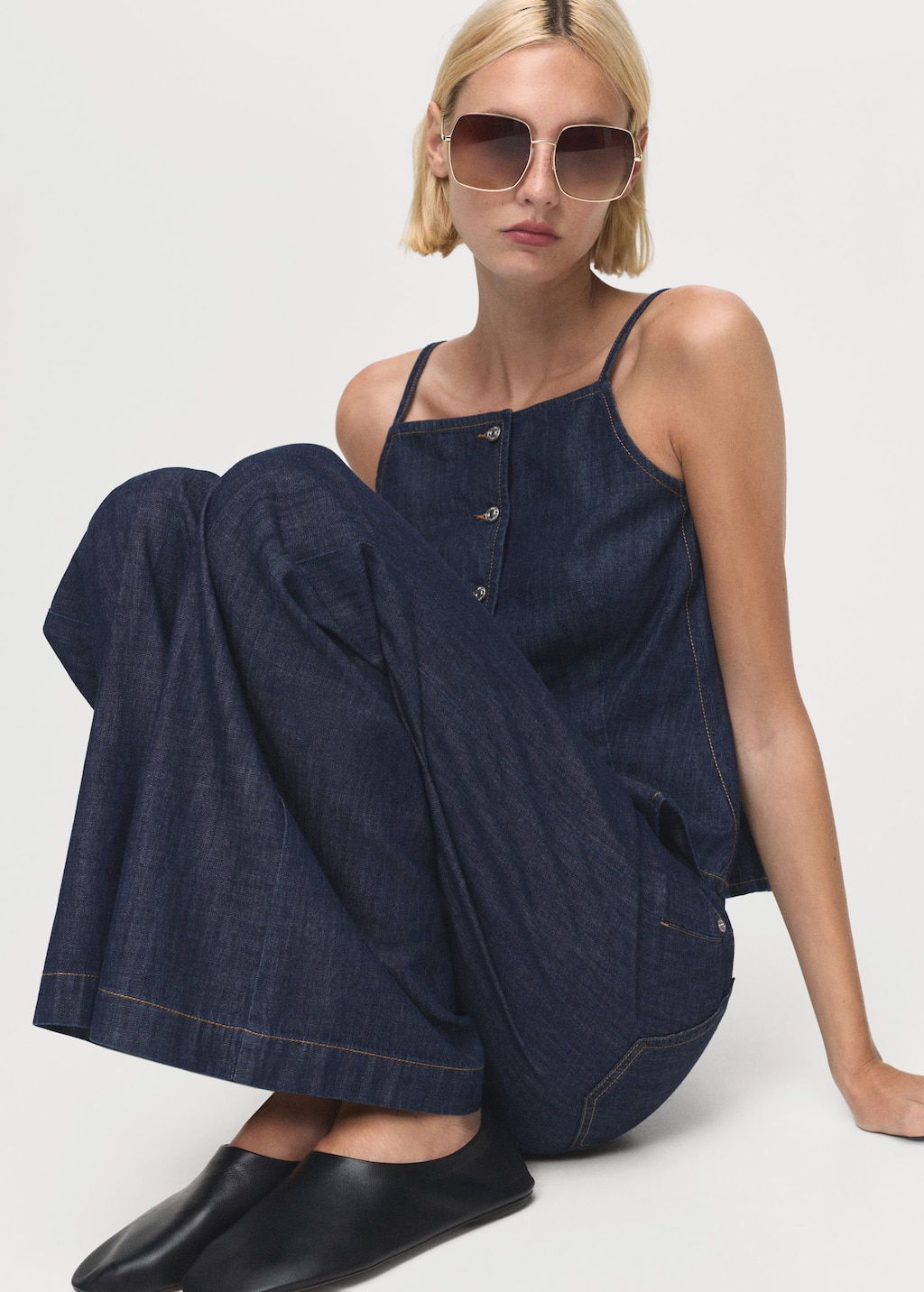 Wide leg mid-rise jeans