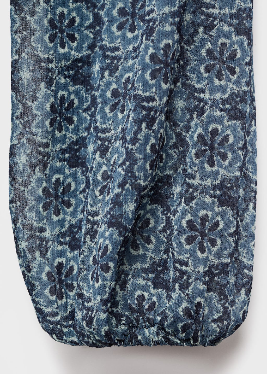 Floral dress with cut-out