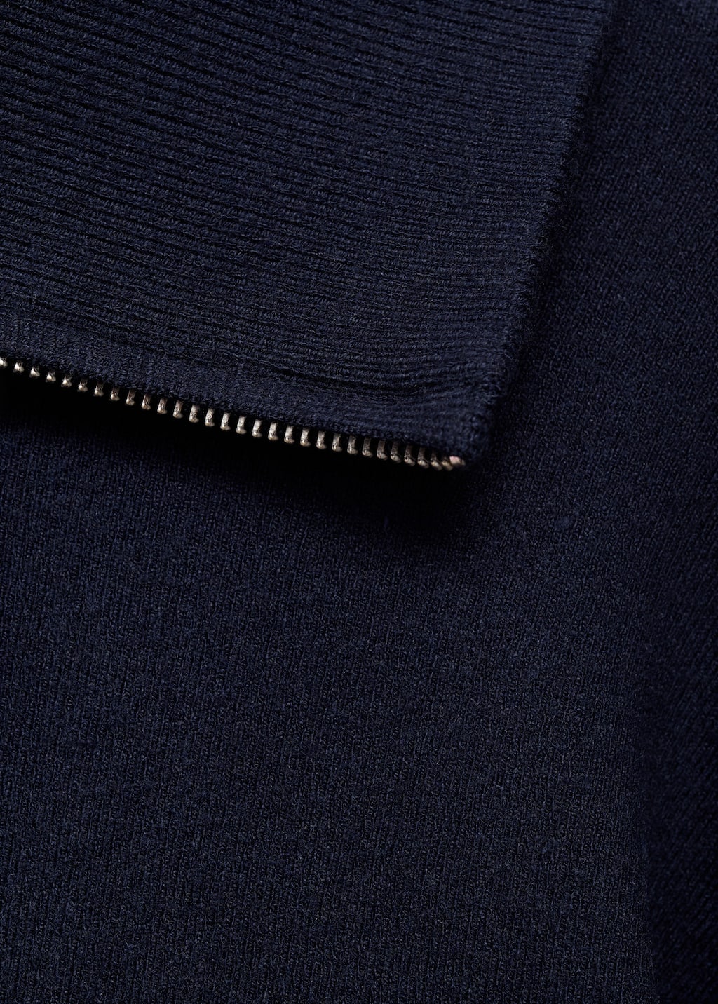 Knitted sweater with zip collar
