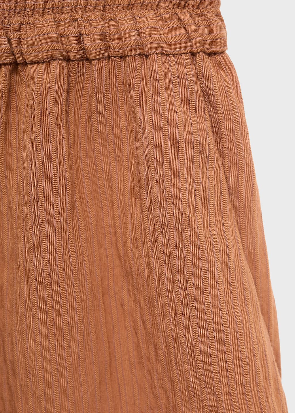Textured shorts with contrasting trim
