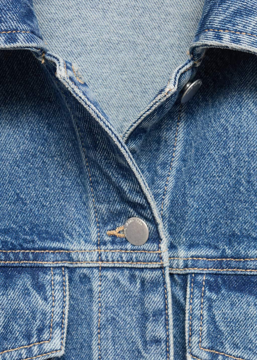 Fitted denim jacket with pockets