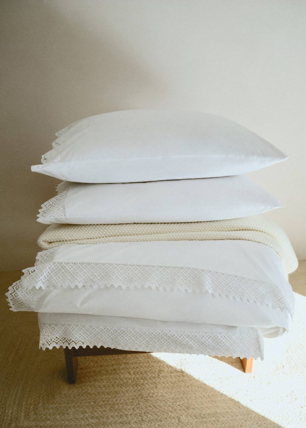 Duvet cover with lace detail for 150/160 cm bed