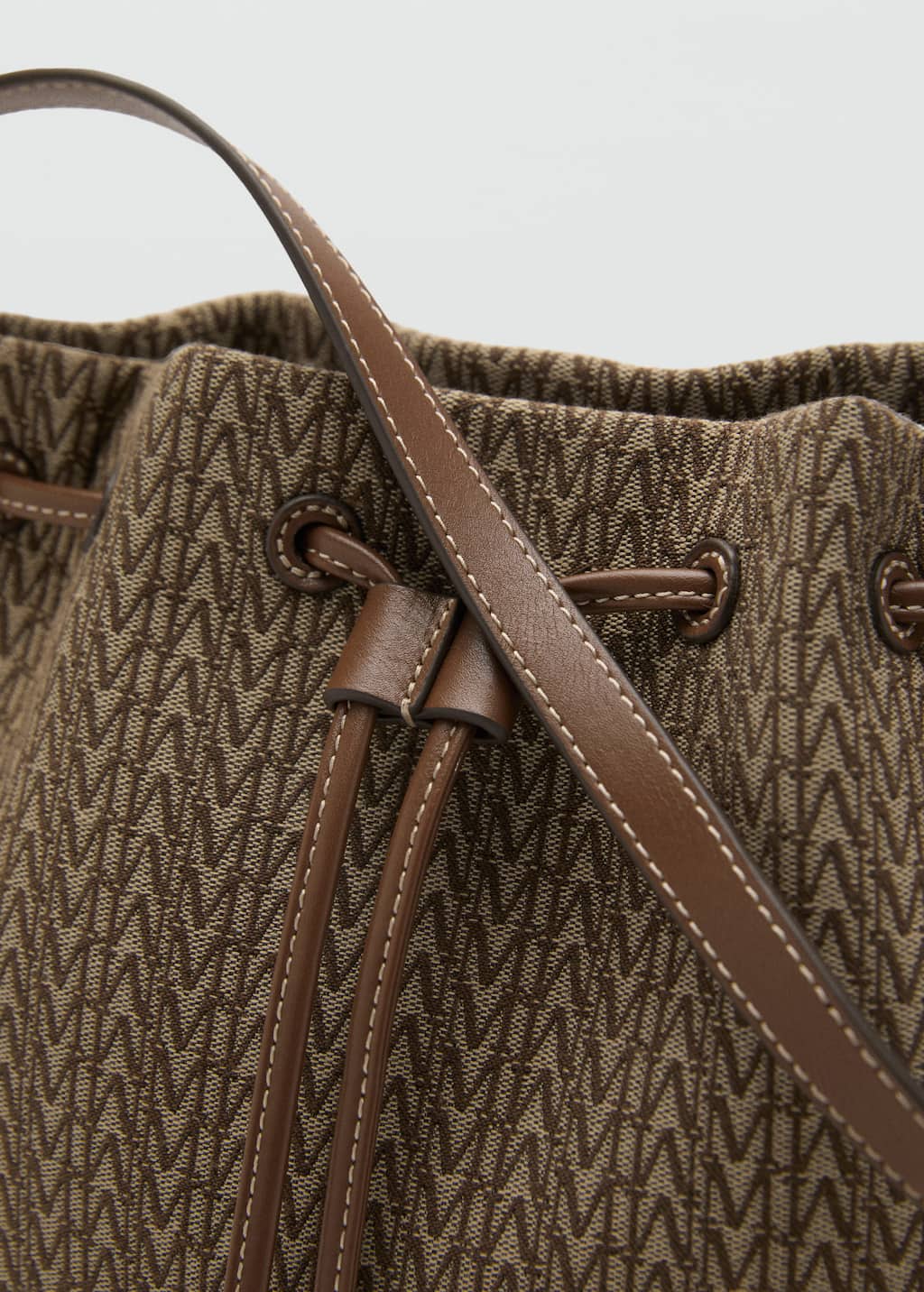 Jacquard bucket bag with logo