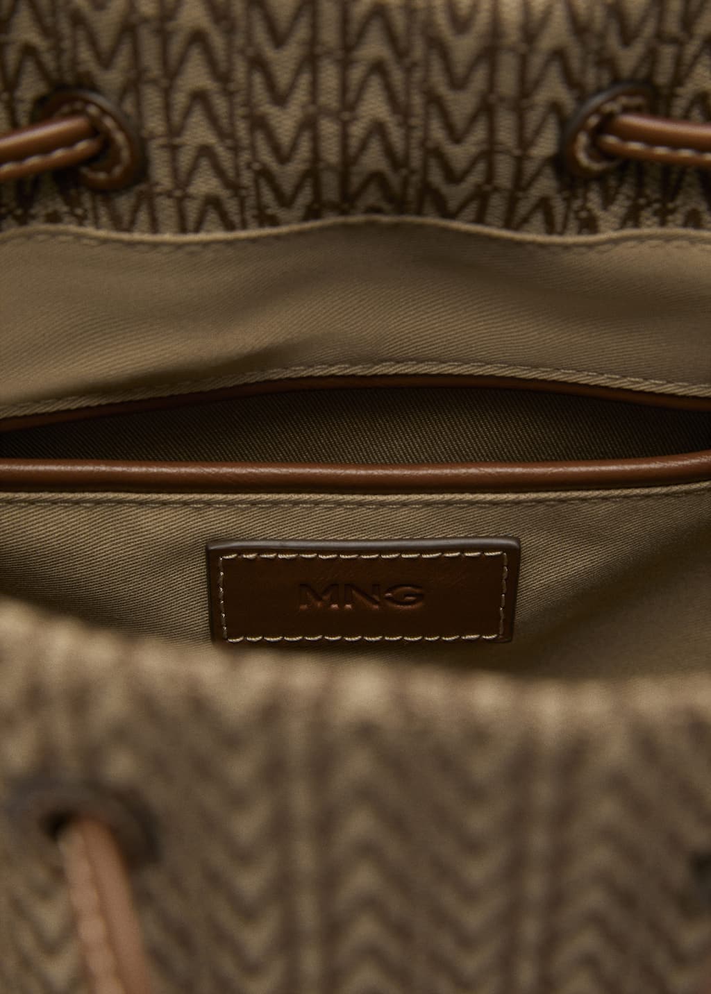 Jacquard bucket bag with logo
