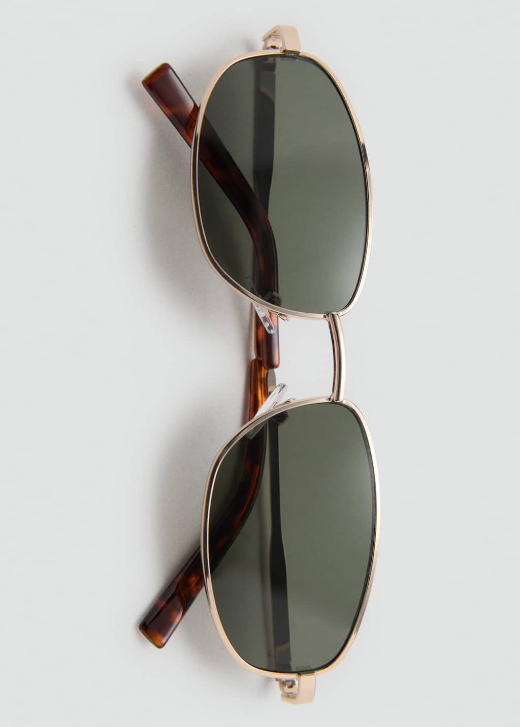 Metallic frame sunglasses