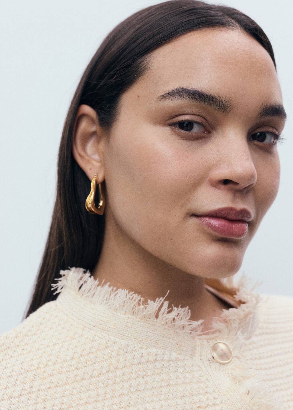 Knitted cardigan with frayed ends