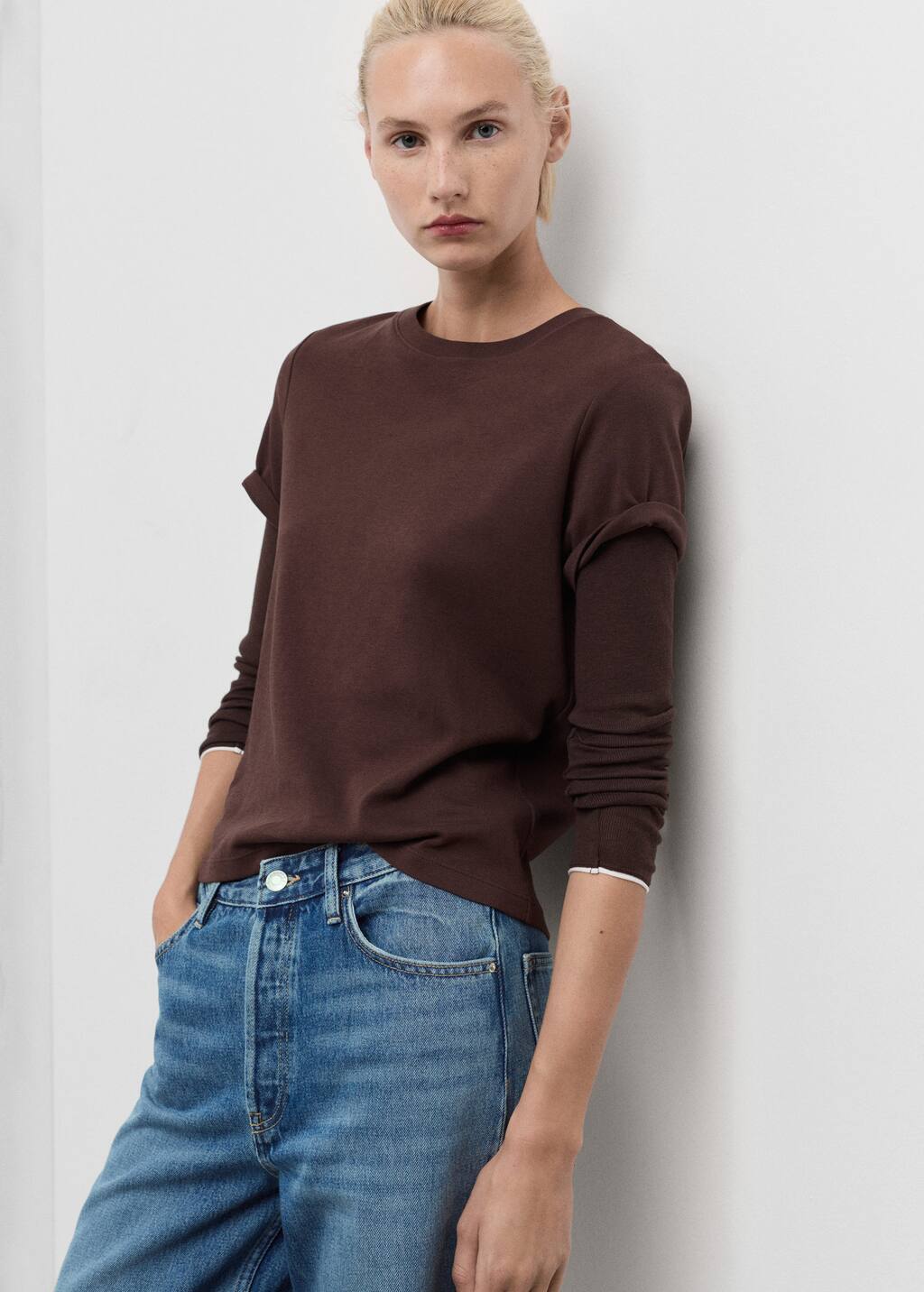Wide-leg jeans with turn-up hem