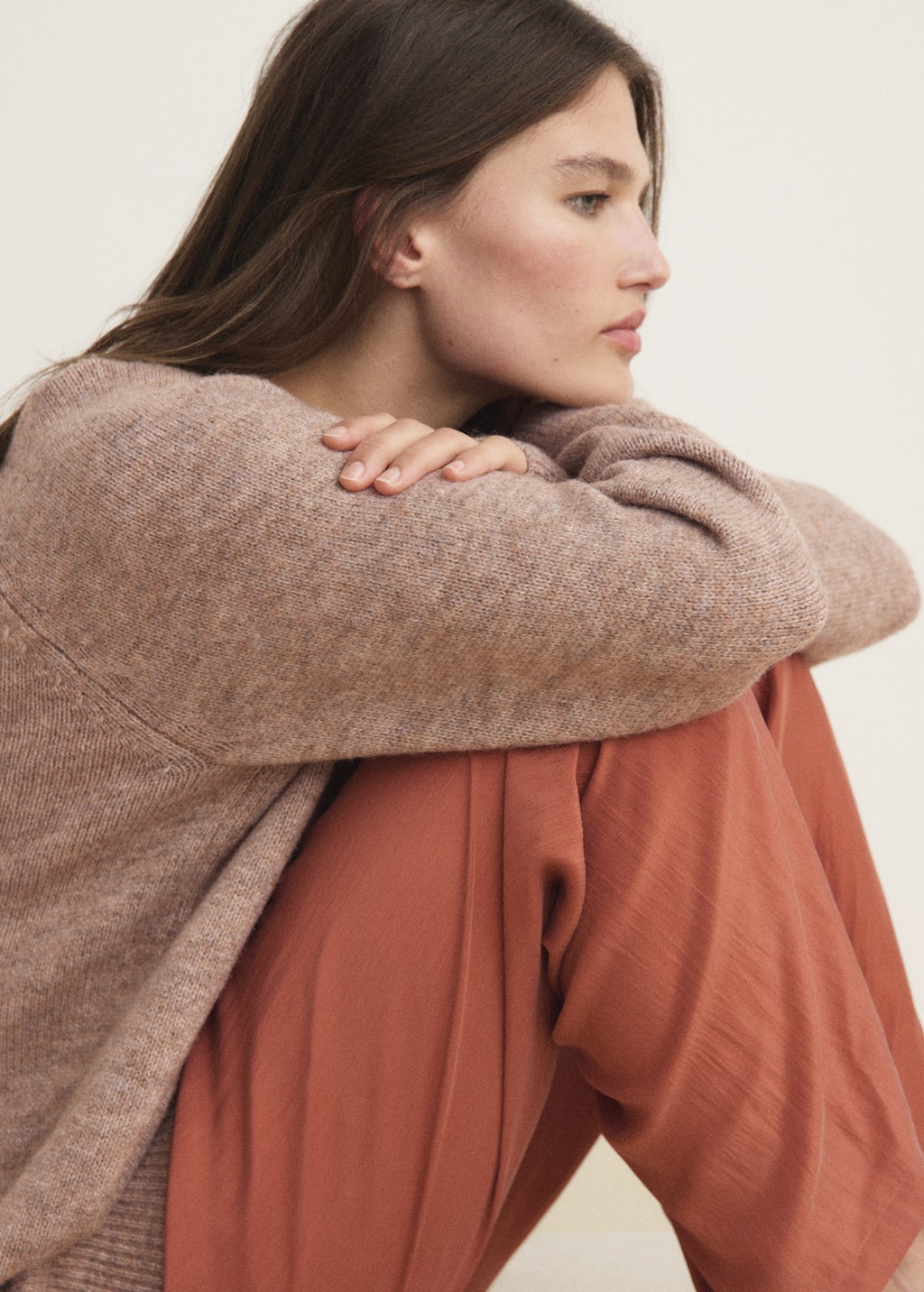 Round-neck knitted sweater