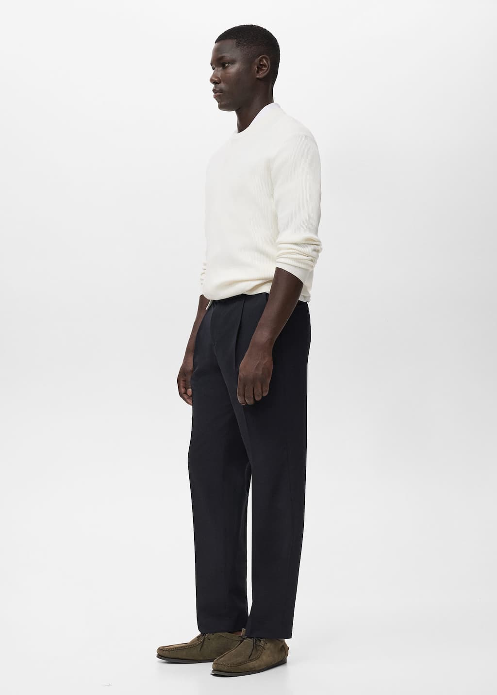 Fluid straight-leg pants with pleats