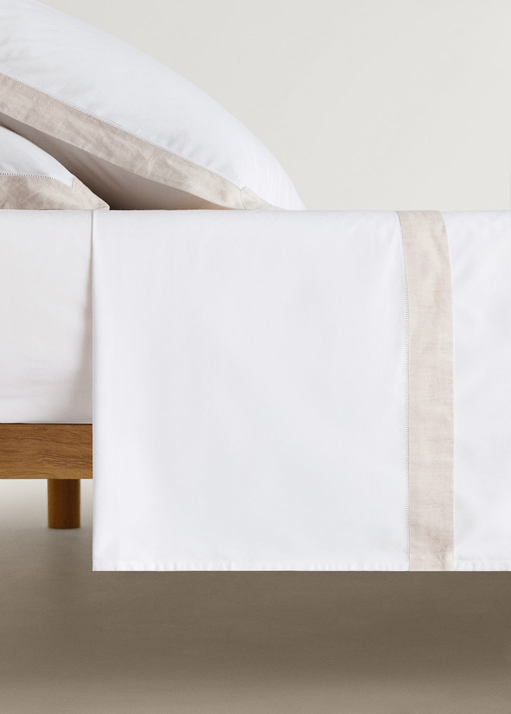 Cotton percale top sheet with linen trim for 150/160 cm bed