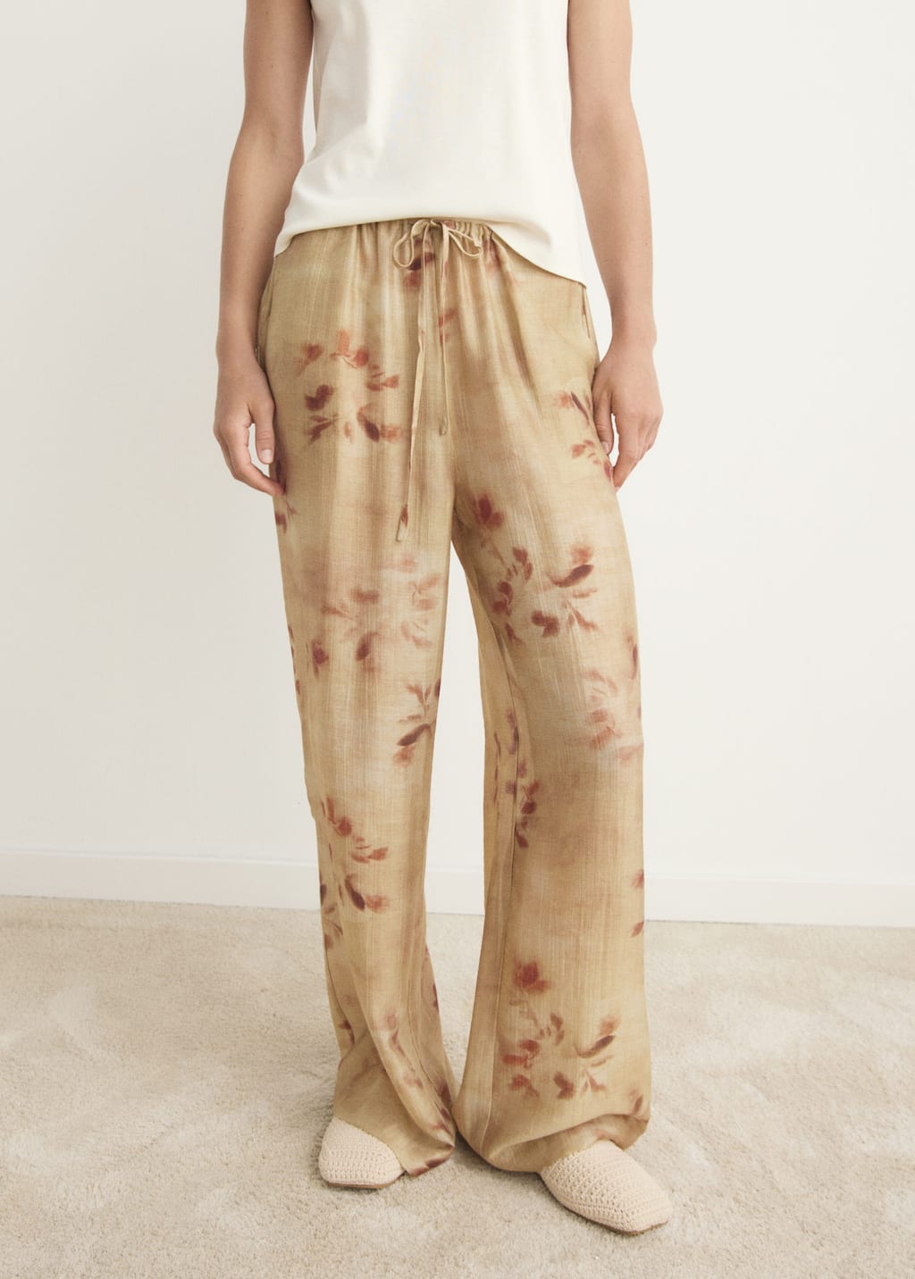 Leaf-print pants