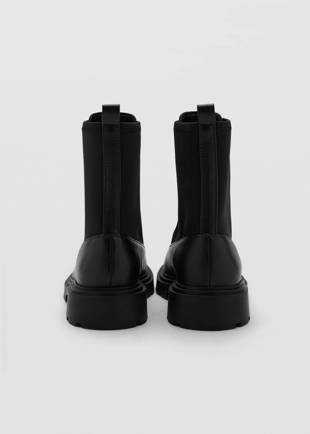 Zipped leather ankle boots