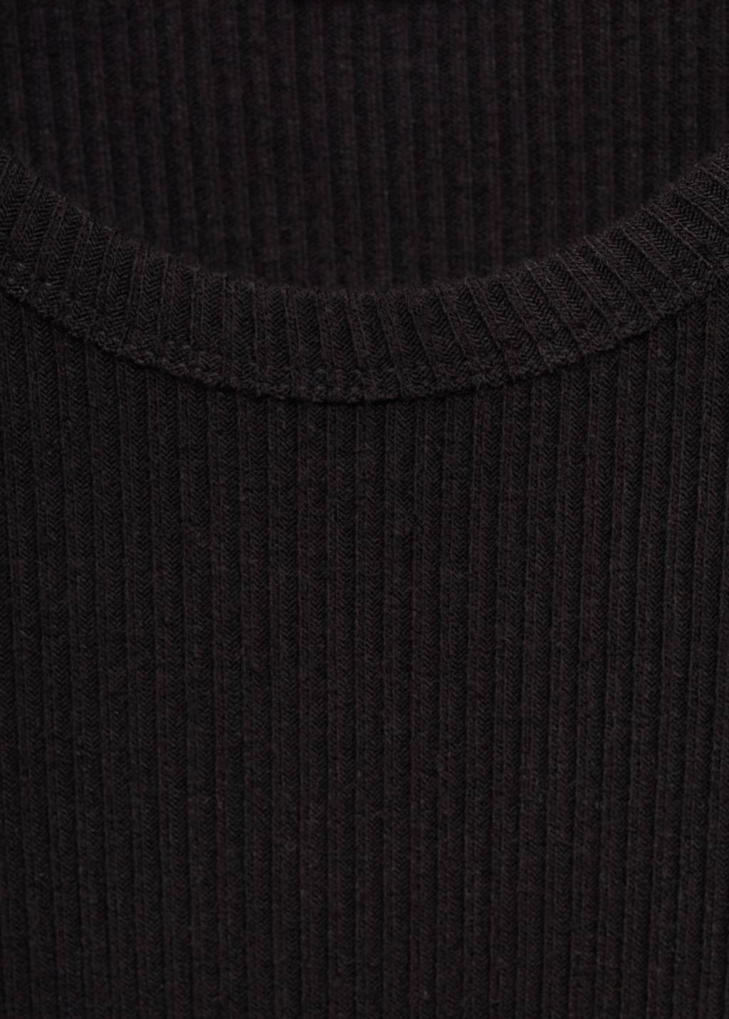 Sleeveless knitted dress
