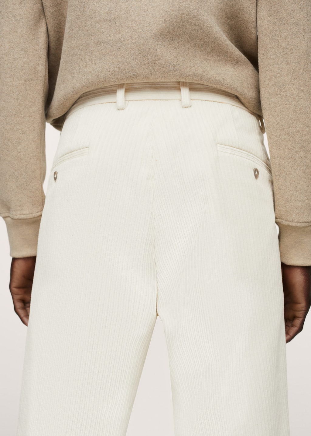 Pantalón pana pinzas - Hombre | Mango Man Melilla