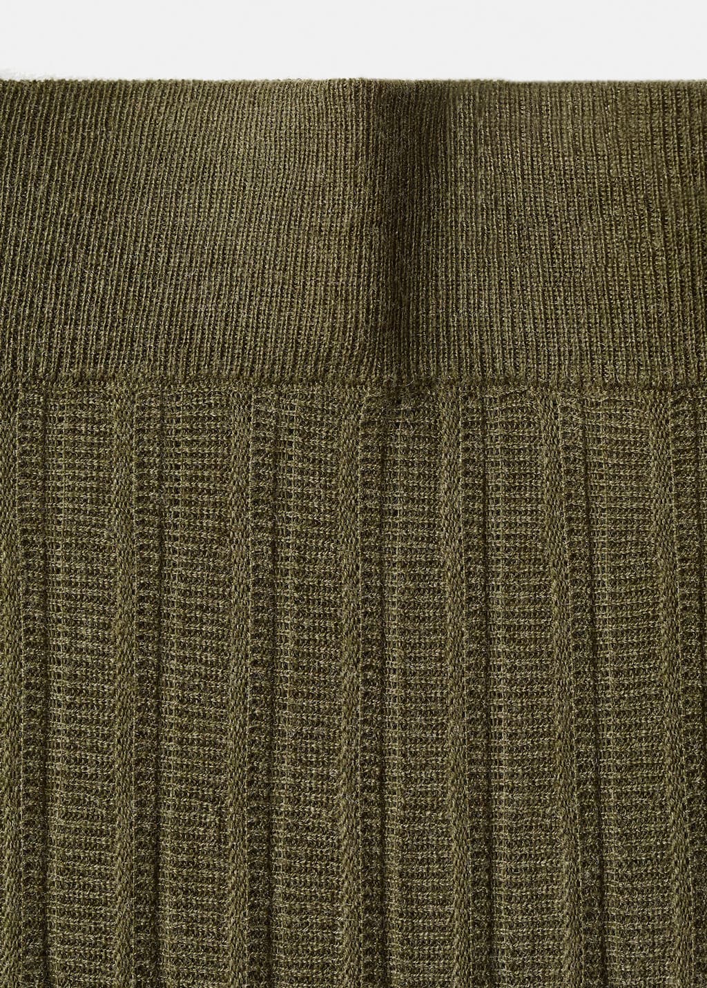 Pleated knit skirt