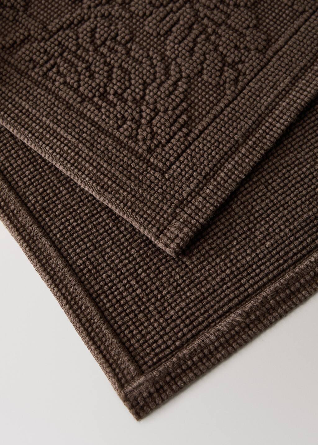 Floral jacquard bath mat