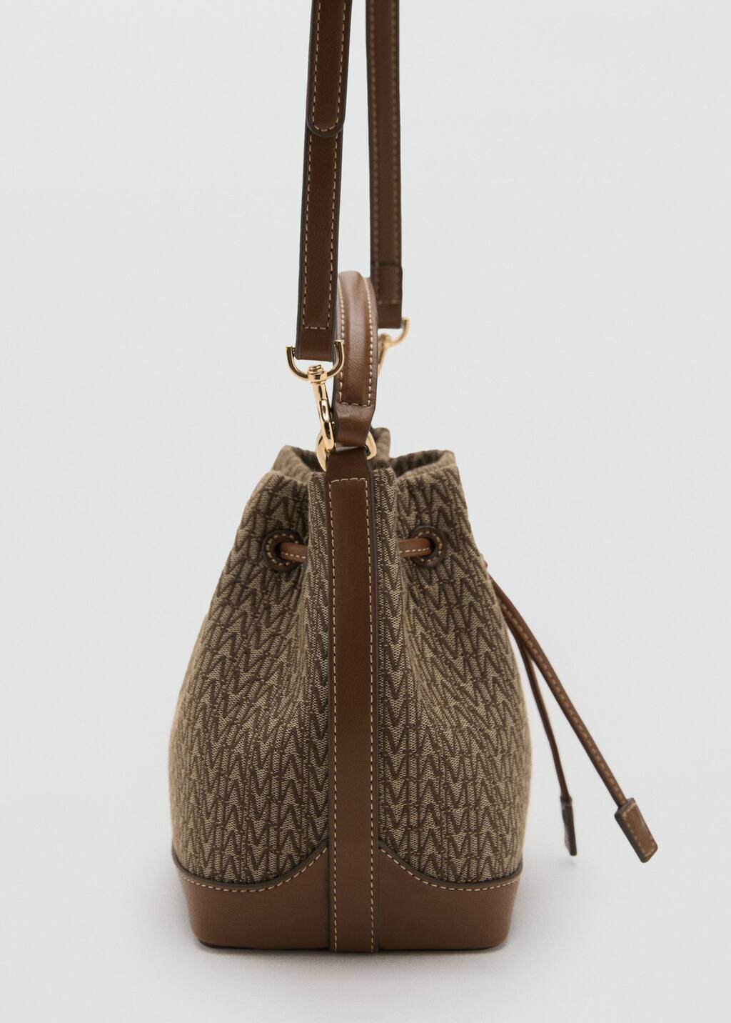 Jacquard bucket bag with logo