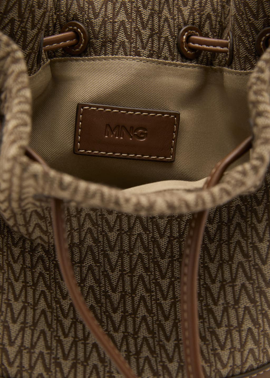 Jacquard bucket bag with logo