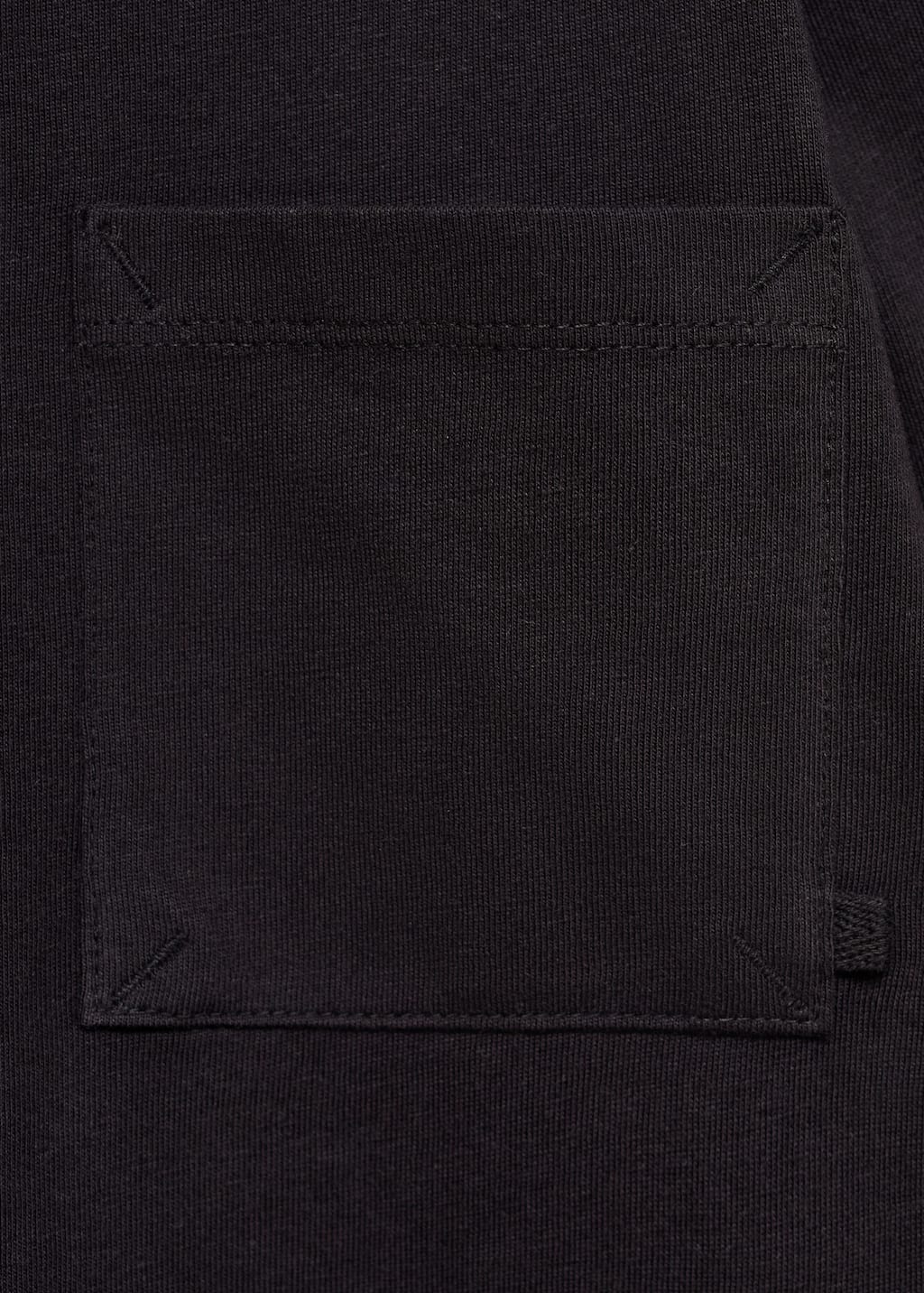 Long-sleeved t-shirt with pocket