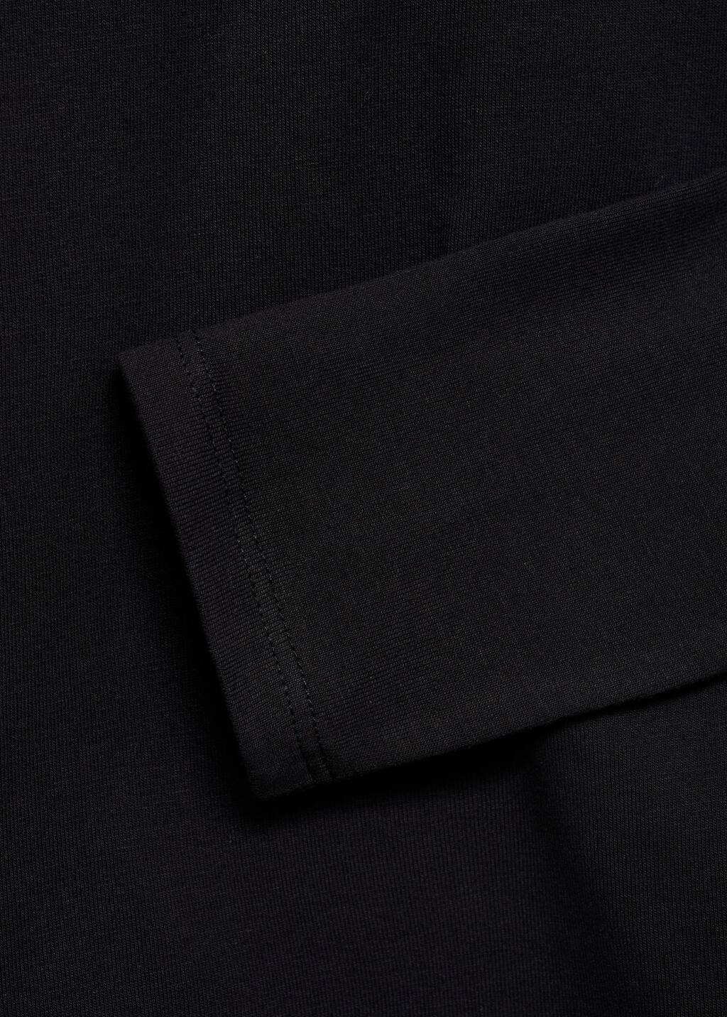 Turtleneck long-sleeved t-shirt