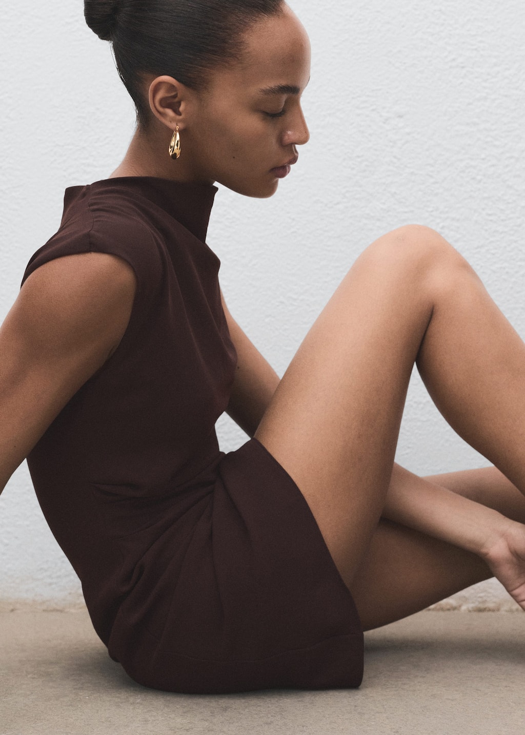 Short dress with draped collar