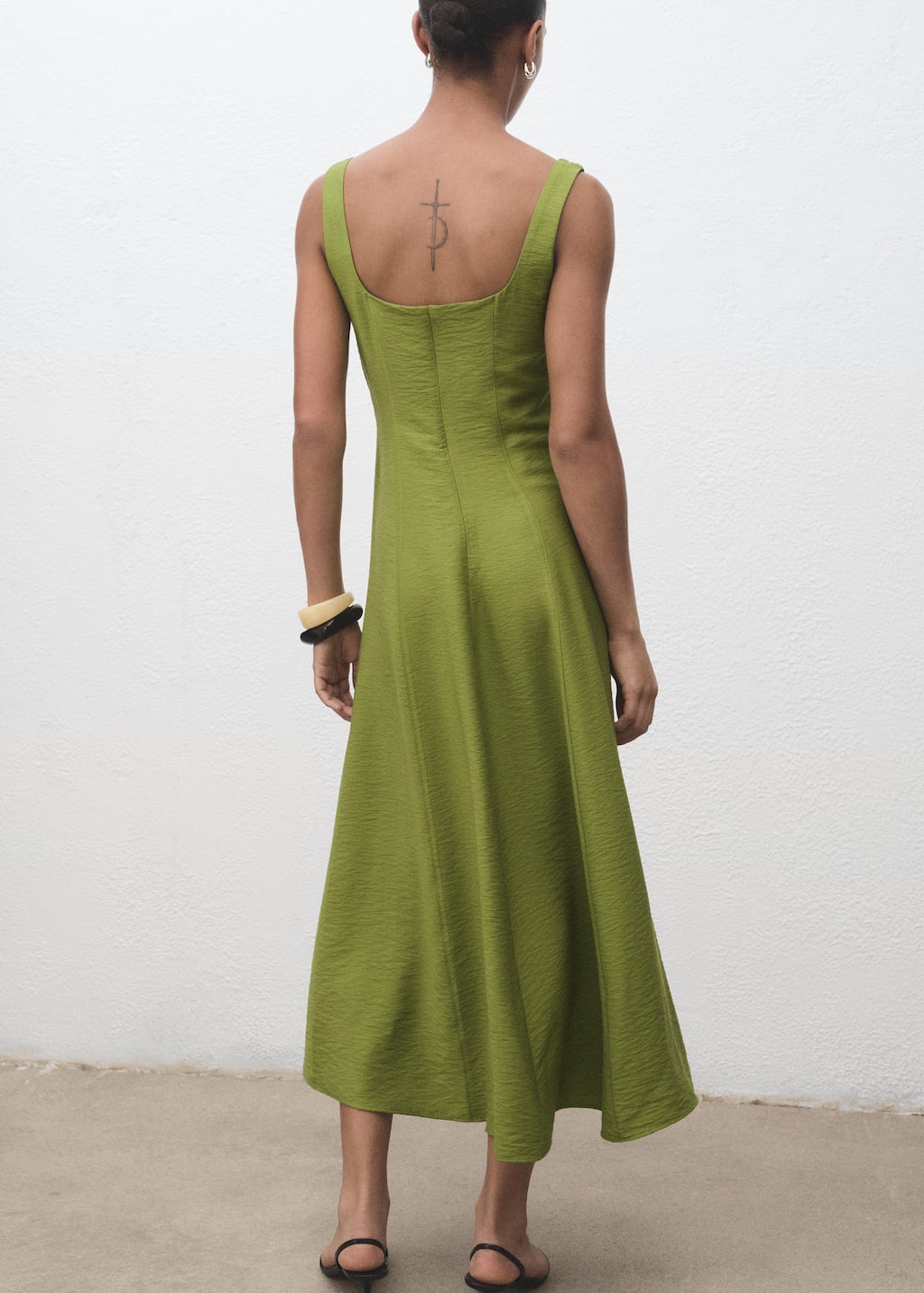 Midi-dress with stitching